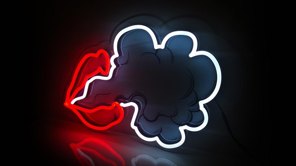 neon signs traditional neon lips